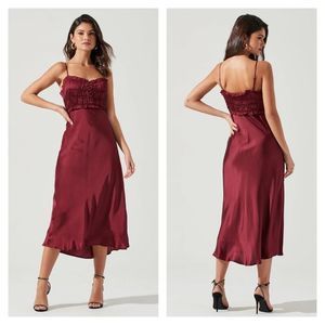 Astr The Label Women's Zola Smocked Satin Midi Dress Size large NWT